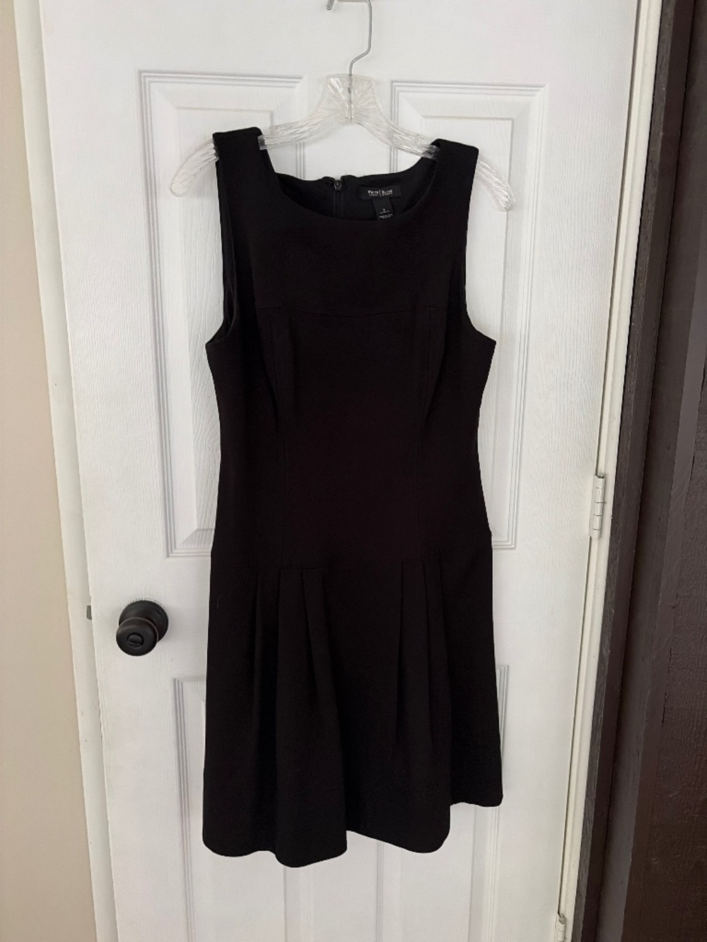 White House Black Market size 8, Women’s little Black Dress Exc